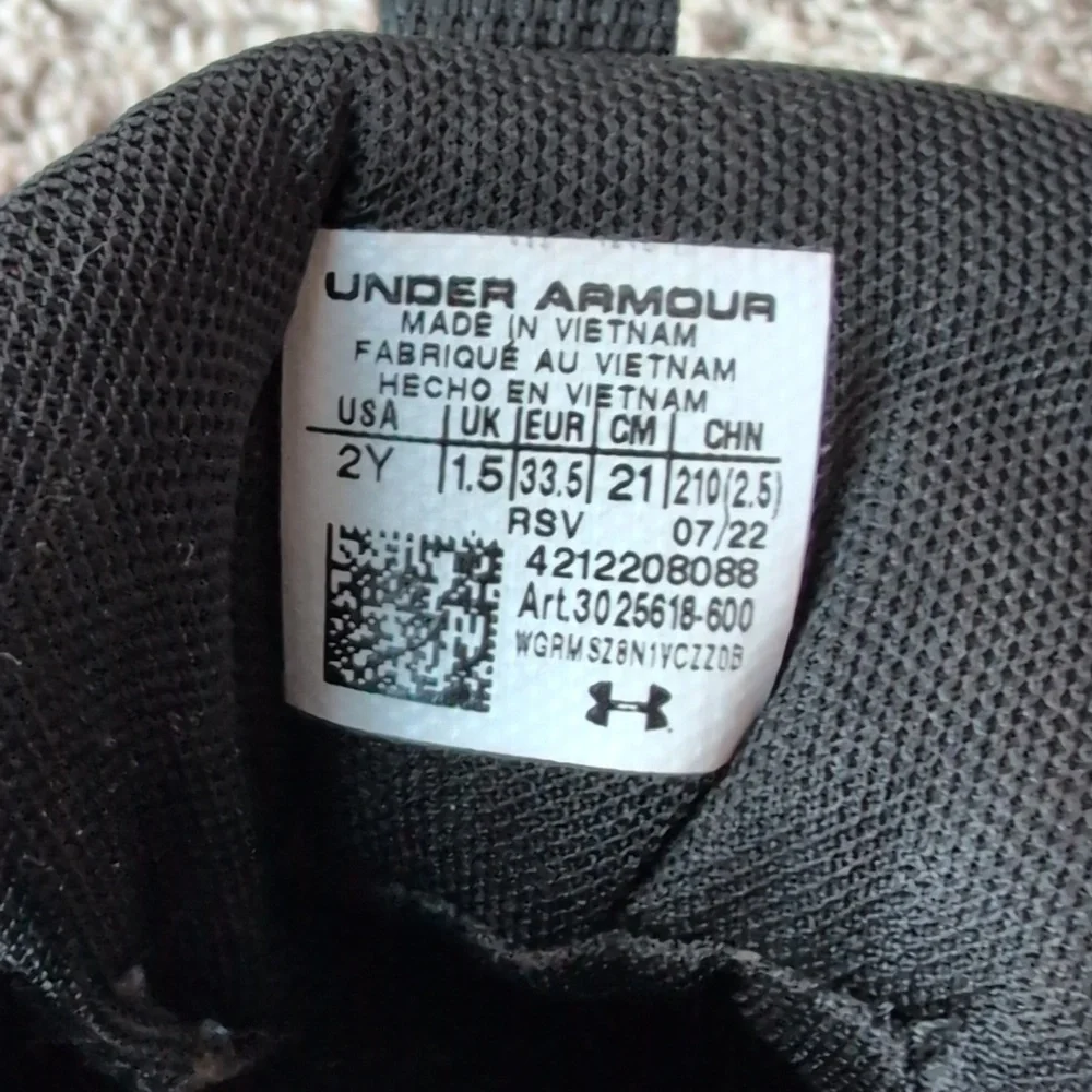 Under Armour Youth Basketball Shoes - Picture 7 of 11